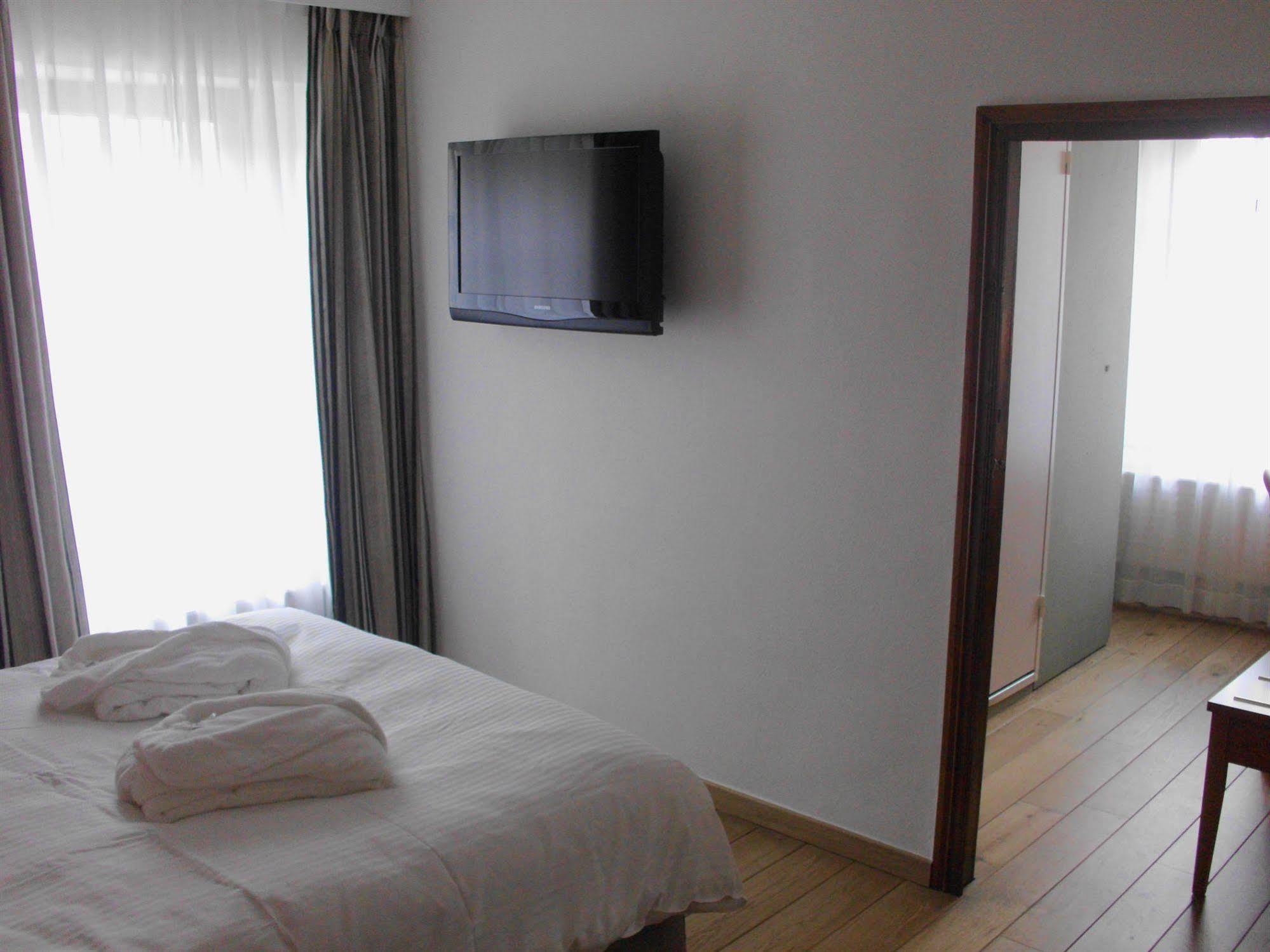 Hotel Le Fournil Redu Dış mekan fotoğraf